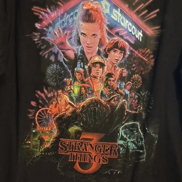 Stranger Things Netflix Season 3 Starcourt Mall Long Sleeve Shirt - Picture 2 of 9